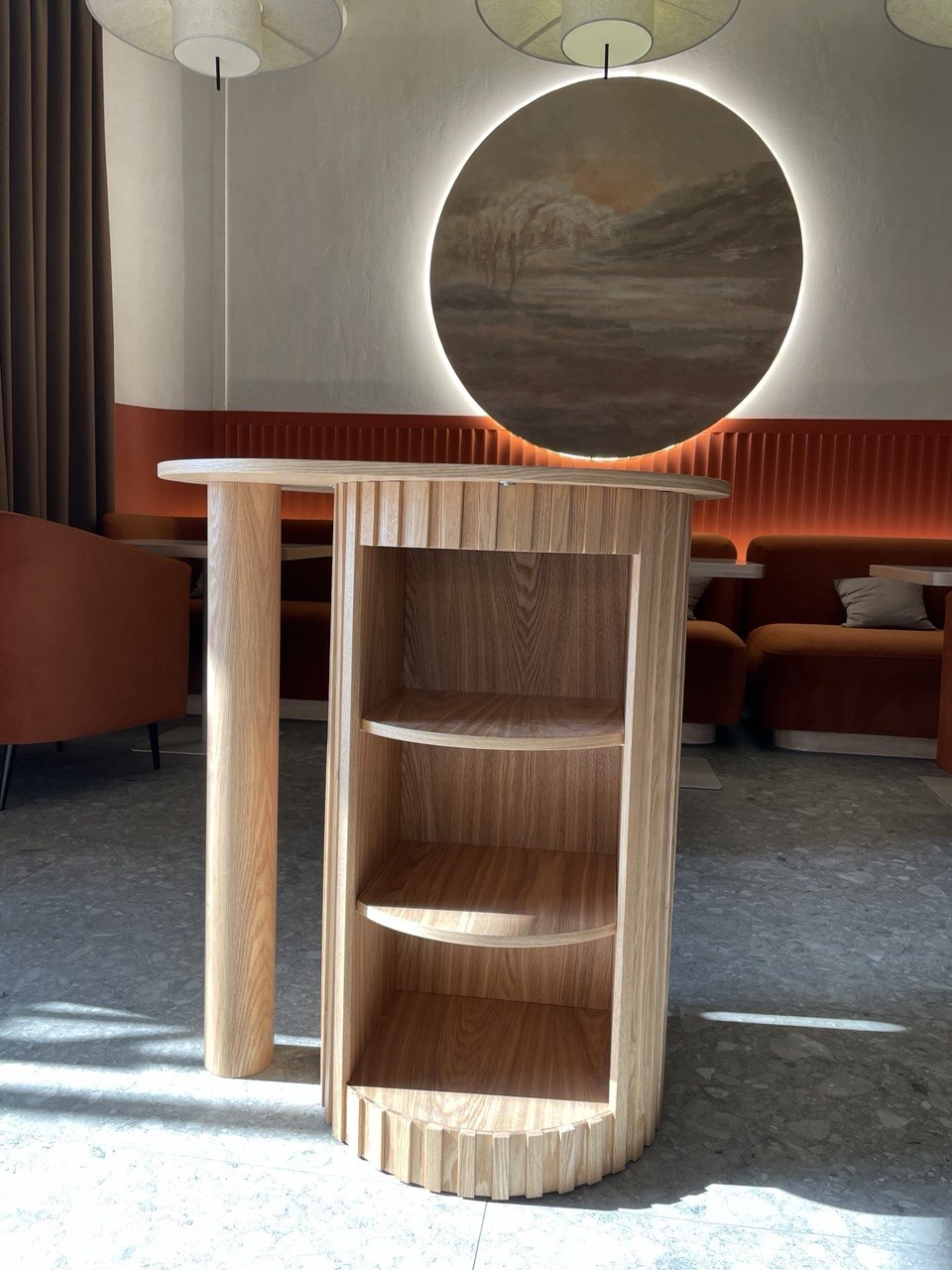 アッシュと金属の家具 — image 4